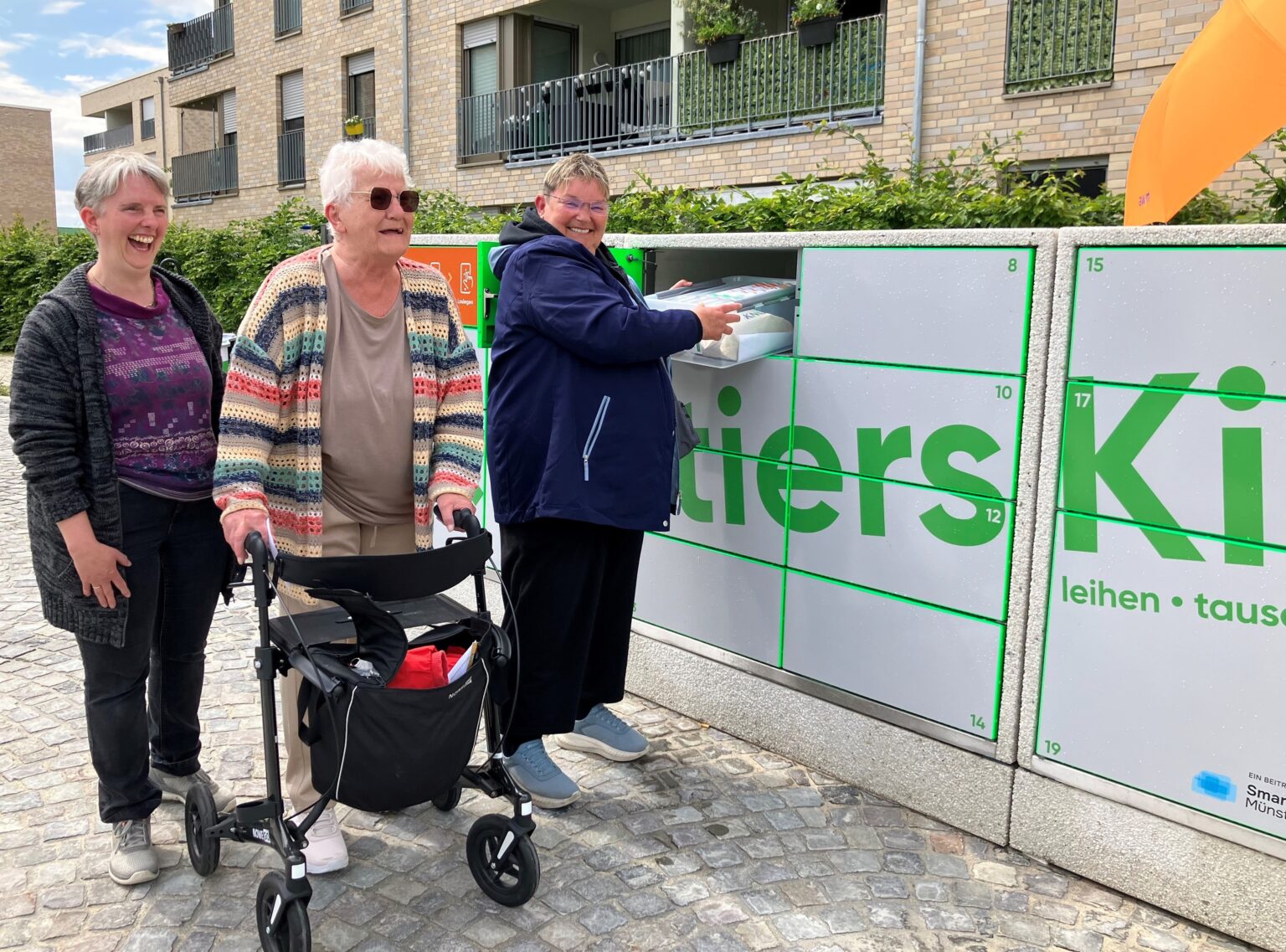 Münster testet QuartiersKisten in York und Oxford: Alltagsgegenstände leihen, Ressourcen sparen und künftig auch tauschen.