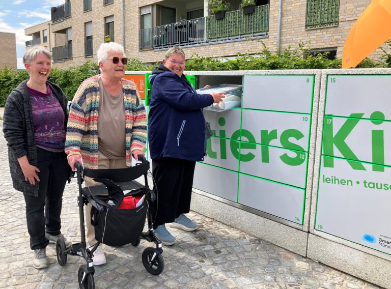 Münster testet QuartiersKisten in York und Oxford: Alltagsgegenstände leihen, Ressourcen sparen und künftig auch tauschen.