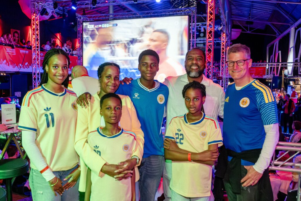 Tilman Fuchs verfolgt den WM-Auftakt in Münster mit 2.000 Fans und einer Familie aus Curaçao.