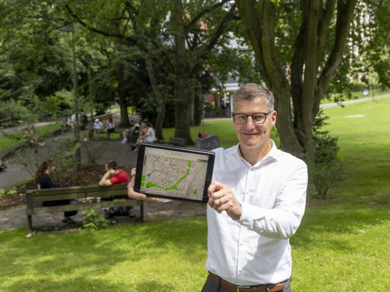 Kühle Orte, Trinkwasser und Warnungen: Extreme Hitze in Münster macht Hitzeschutz jetzt besonders wichtig.