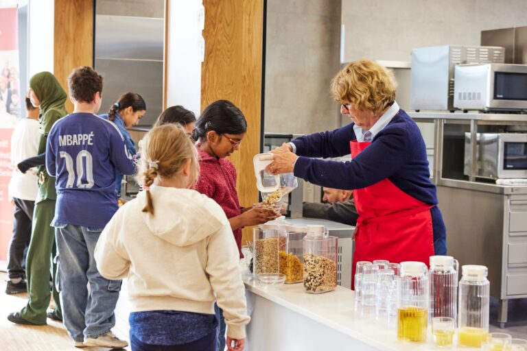 brotZeit e.V. startet in Münster ein kostenloses Schulfrühstück für Grundschulkinder. Die LVM unterstützt das Angebot.
