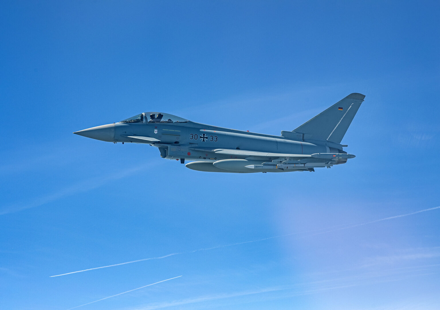 Bundeswehr zeigt in Höxter Technik, Flugprogramm und Übungen an der Weser