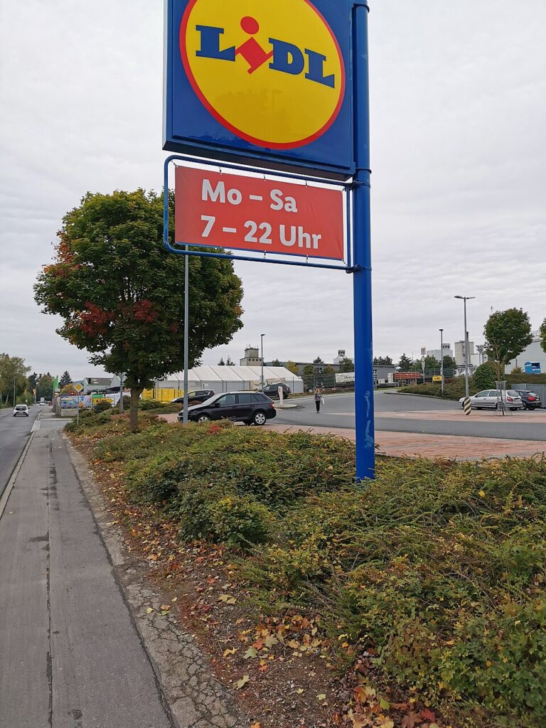 Nach Brand in Lengerich: Lidl startet mit Zeltfiliale am alten Standort neu