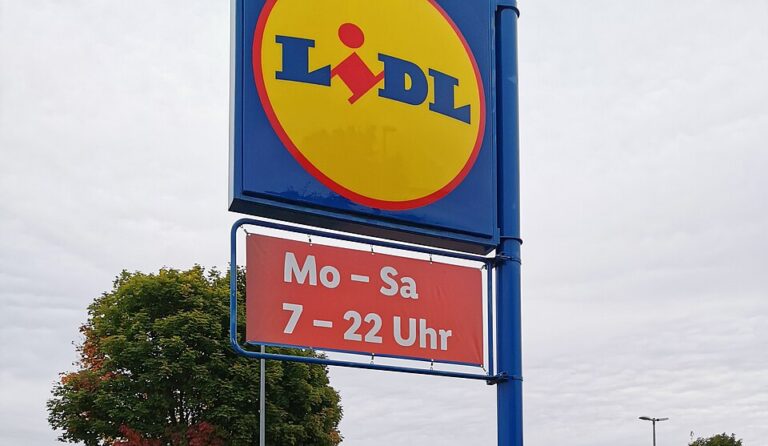 Nach Brand in Lengerich: Lidl startet mit Zeltfiliale am alten Standort neu
