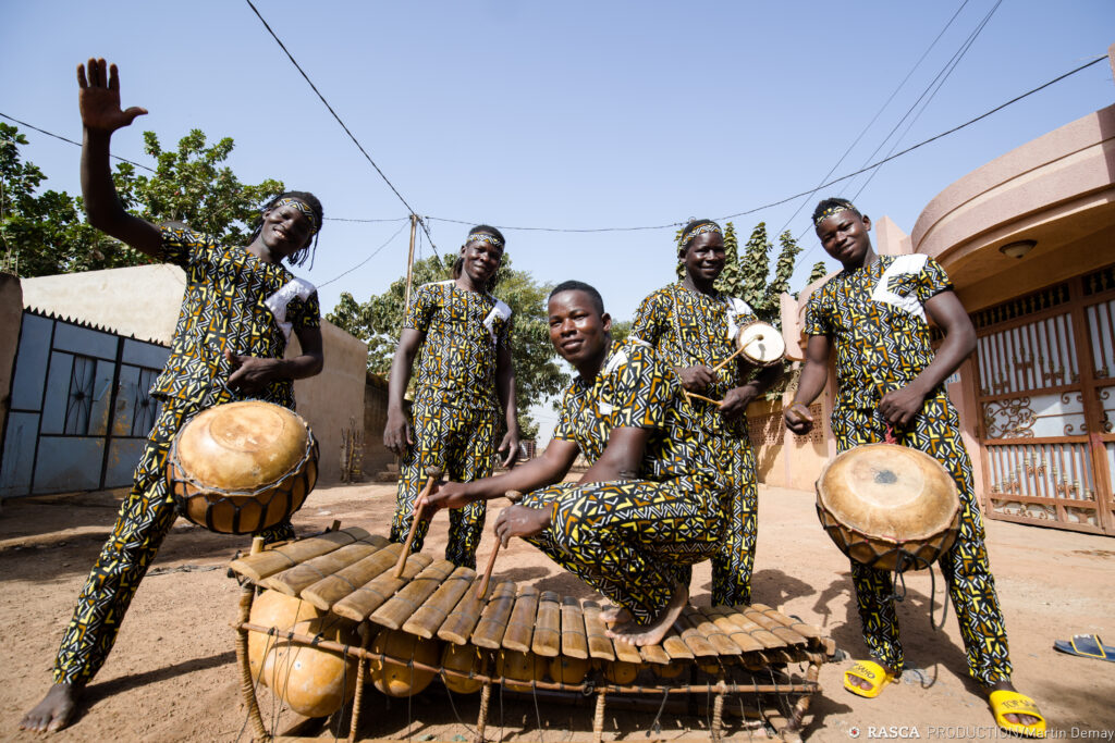Das Afrika Festival Münster 2026 bietet Kunst aus Tansania, Musik, Markt, Lesungen, Film und Familienprogramm an mehreren Orten der Stadt.