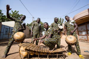 Das Afrika Festival Münster 2026 bietet Kunst aus Tansania, Musik, Markt, Lesungen, Film und Familienprogramm an mehreren Orten der Stadt.