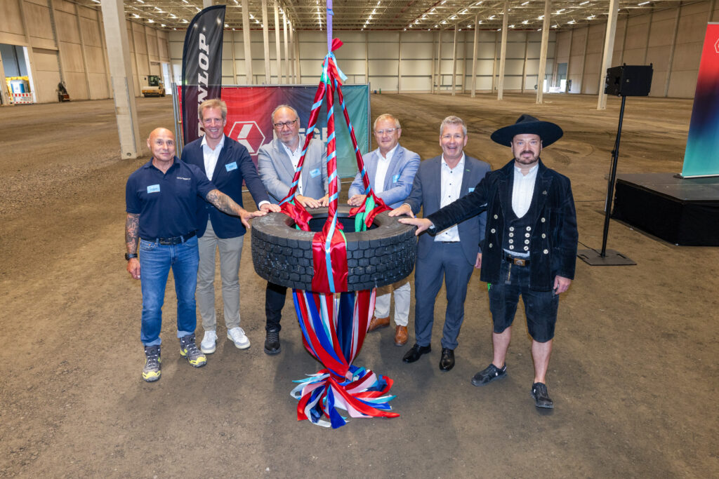 Fiege und Dunlop feiern Richtfest für neues Logistikzentrum