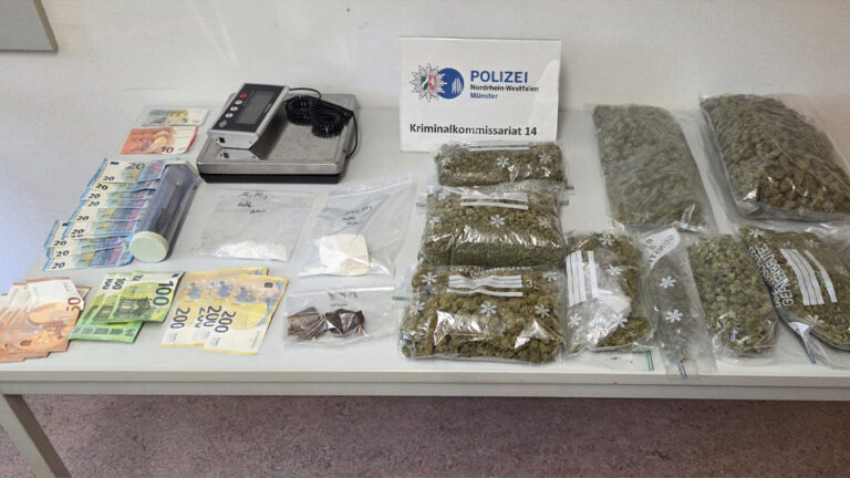 Drogenrazzia Münster: Polizei stellt Kokain, Cannabis, Bargeld und ein Auto sicher. Ein 44-Jähriger sitzt in U-Haft.