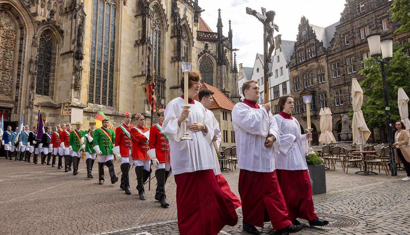 Große Prozession Münster 2026: Bischof Heiner Wilmer nimmt erstmals teil. Route, Uhrzeiten und Hintergründe im Überblick.