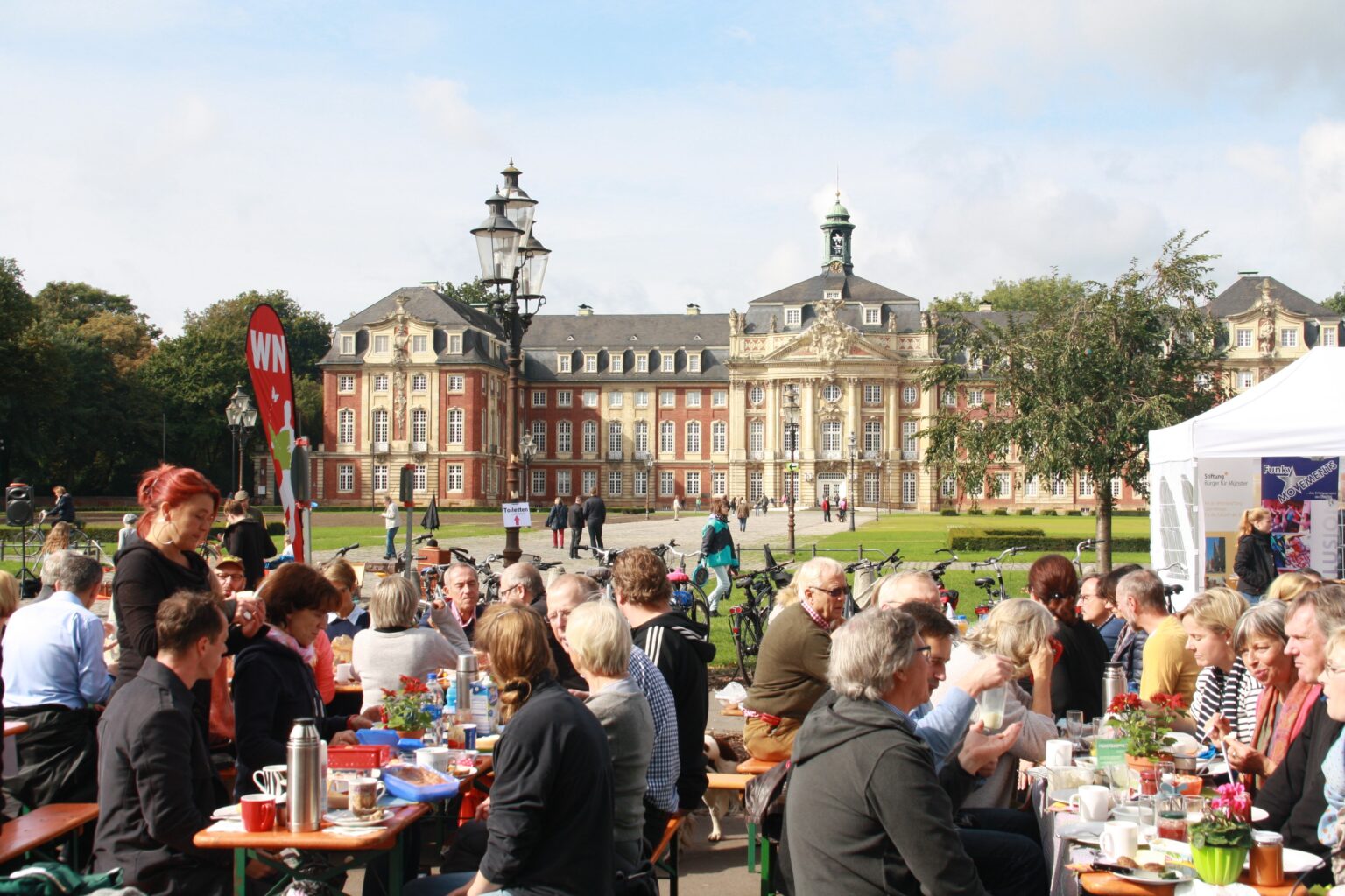 Münsters Bürgerbrunch bringt am 20. September 2026 bis zu 800 Menschen zusammen und sammelt Spenden für drei Kinderprojekte.