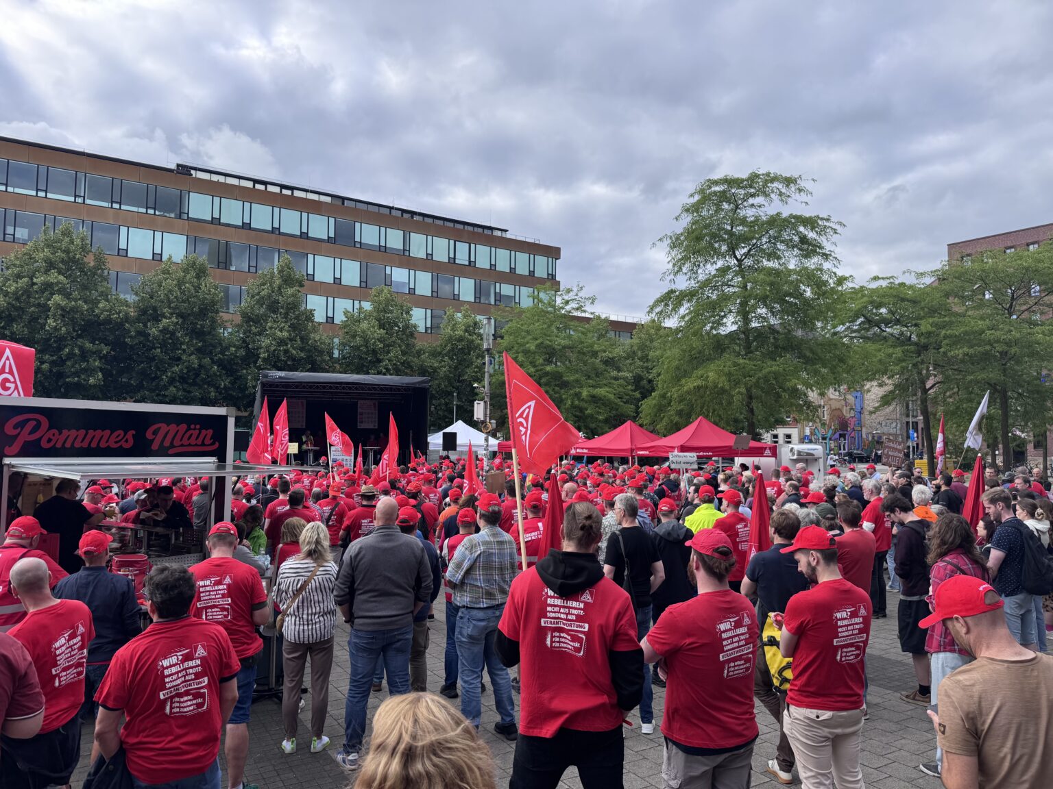 Hunderte bei IG-Metall-Demo in Münster: „Hände weg vom Sozialstaat“