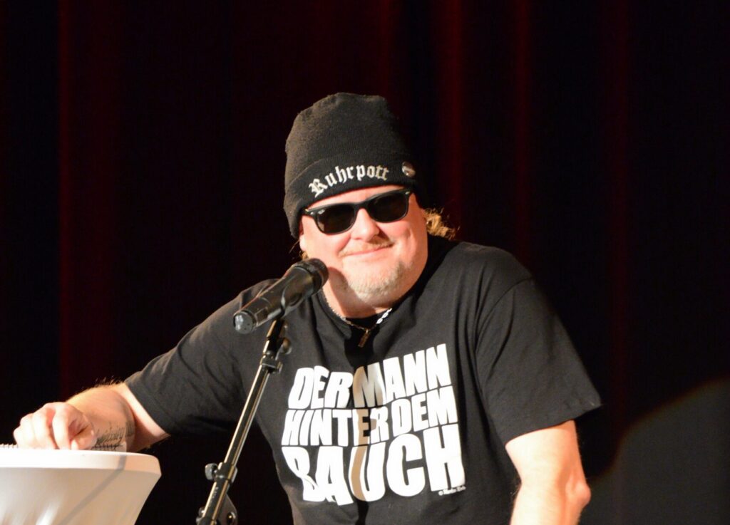 Markus Krebs kommt am 8. Juli 2026 mit seinem Comedy-Best-of in den Pavillon im Schlossgarten Münster.