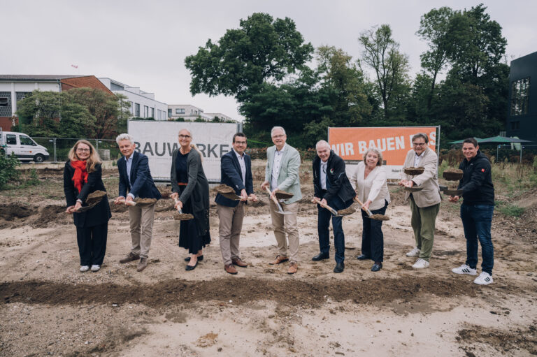 In Münster startet der Bau einer neuen Beachvolleyball-Halle für 7,7 Millionen Euro. Fertigstellung ist für 2028 geplant.