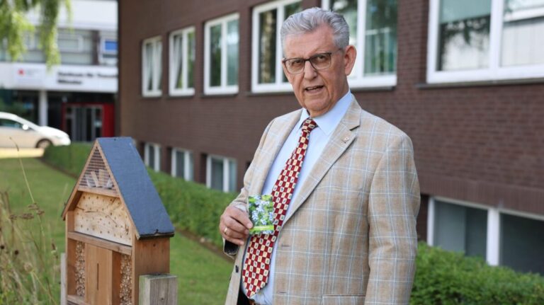 In Westfalen-Lippe sind beim DRK-Suchdienst derzeit mehr als 550 Vermisstenfälle ungeklärt.
