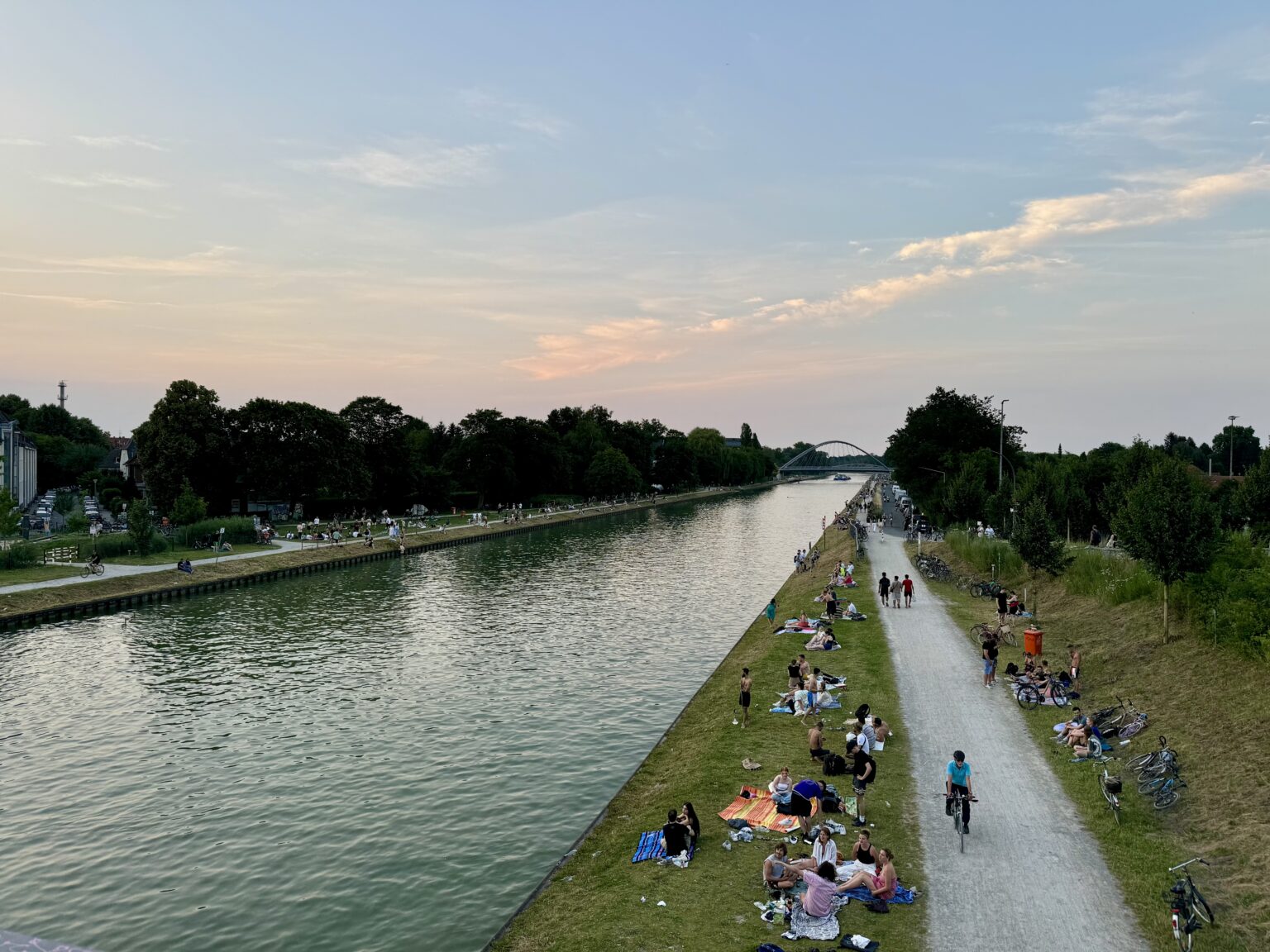 Schwimmen im Dortmund-Ems-Kanal in Münster ist nicht generell erlaubt. Diese Verbotszonen, Bußgelder und Gefahren gelten 2026.