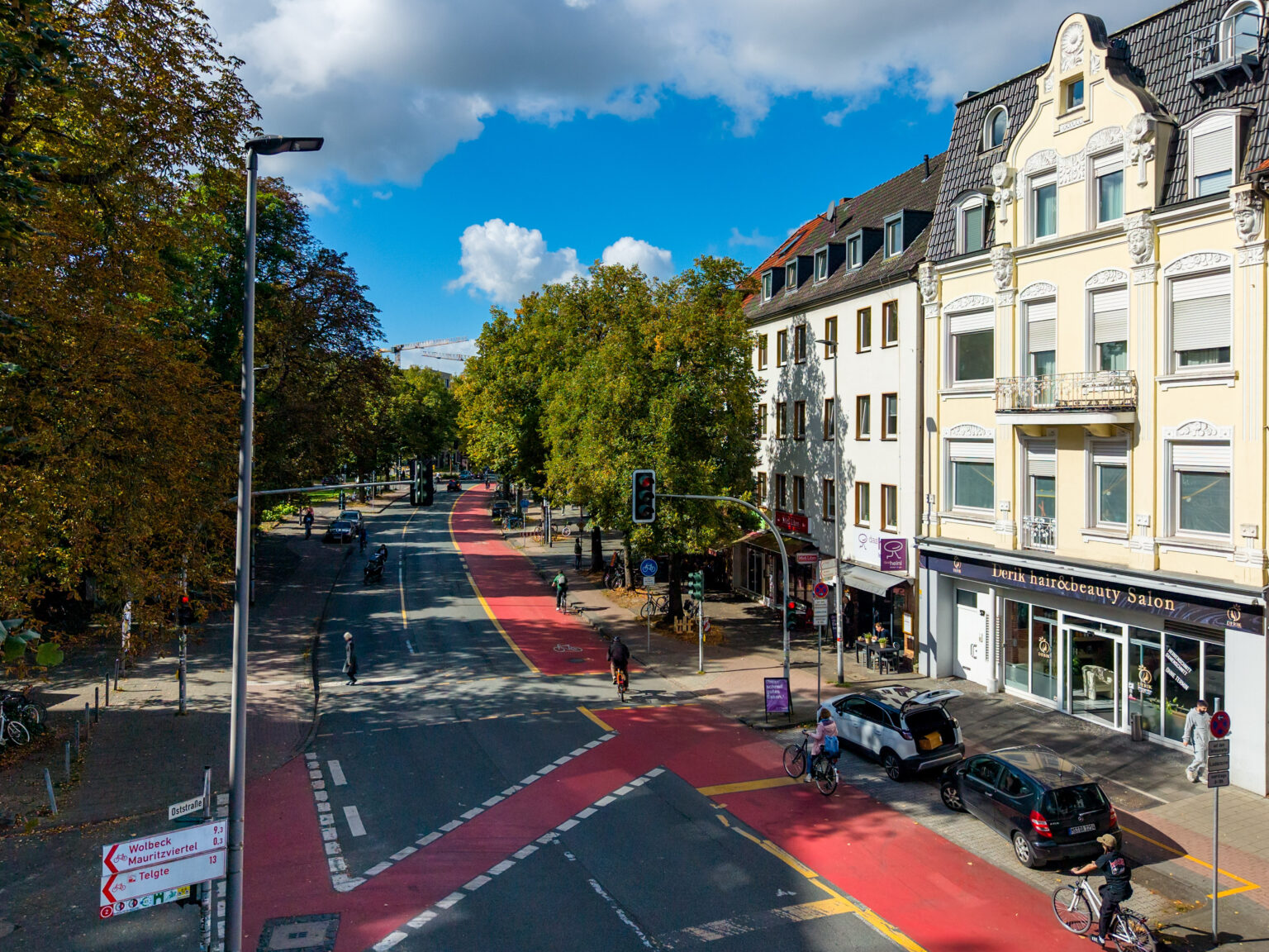 Die Umweltspur auf der Warendorfer Straße bleibt. Bis Frühjahr 2027 plant die Stadt weitere Verbesserungen.