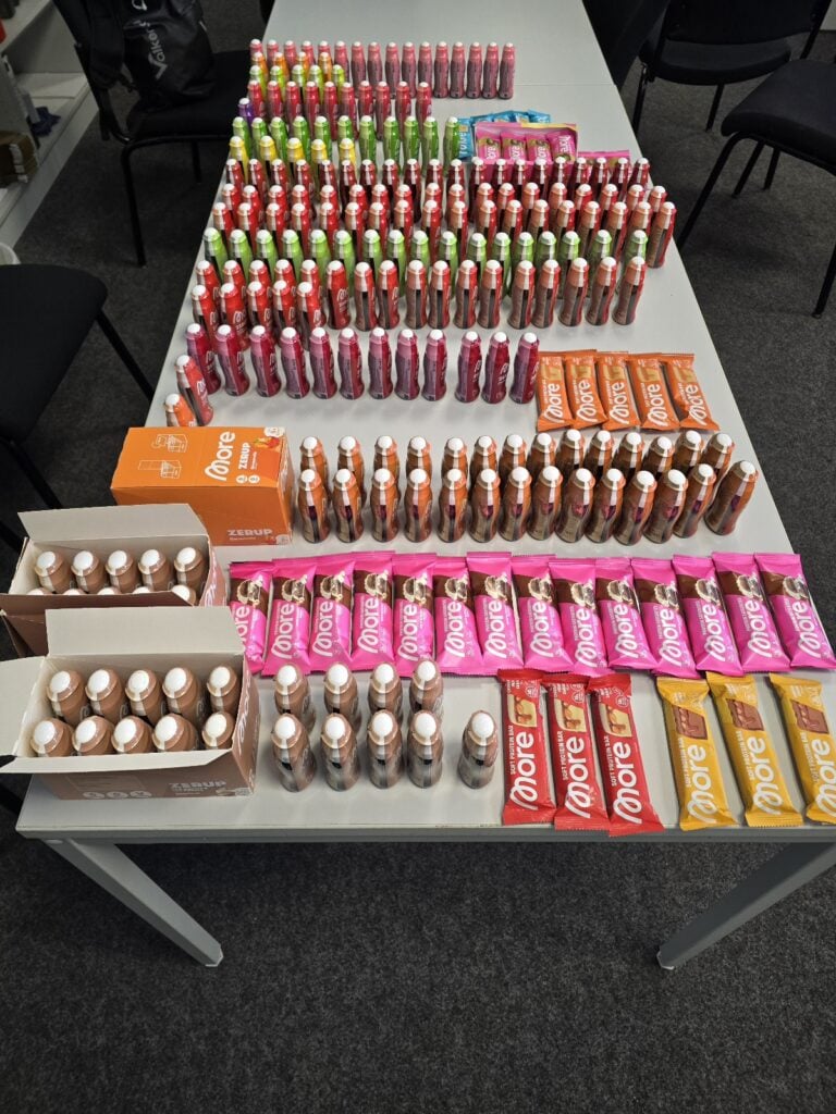 Polizei findet auf der A43 bei Dülmen More-Nutrition-Produkte im Wert von rund 1.400 Euro und ermittelt gegen zwei Personen.