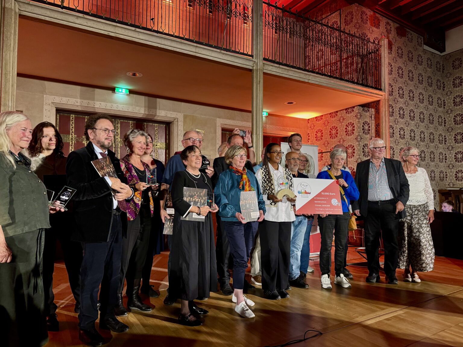 Connection erhält in Münster den ersten Alternativen Westfälischen Friedenspreis. Der Protestpreis ist mit 10.000 Euro dotiert.
