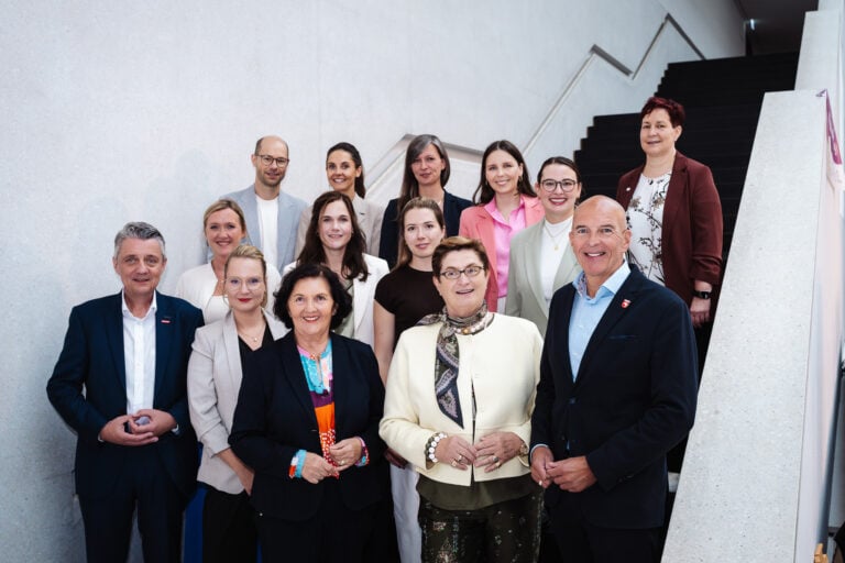 Westfälischer Frauen-Wirtschaftstag in Münster: Mehr als 250 Gäste diskutieren über Female Leadership, Nachfolge und Mittelstand.