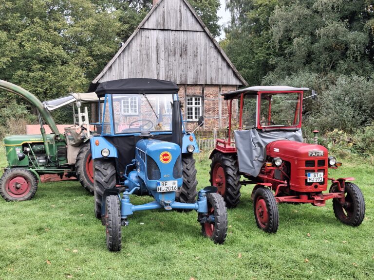 Trecker, Handwerk und Dreschvorführung: Das Erntedankfest auf dem Mühlenhof Münster läuft am 26. und 27. September.