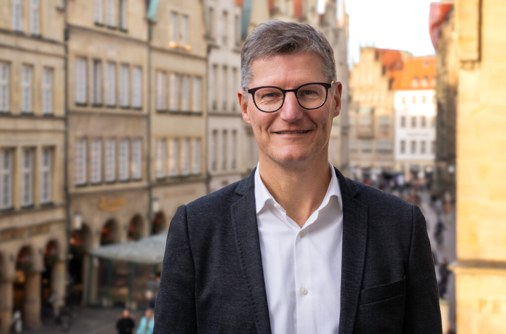 Münster besetzt frei werdende Stellen nur noch im Ausnahmefall und will damit Millionen bei den Personalkosten sparen.