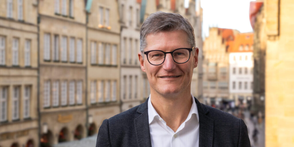 Münster besetzt frei werdende Stellen nur noch im Ausnahmefall und will damit Millionen bei den Personalkosten sparen.