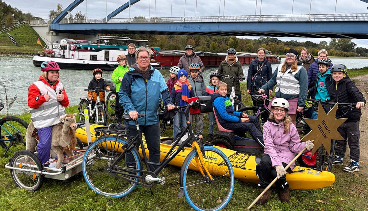 Grevener Sternsinger legen 24,8 Kilometer mit Fahrrad und Kanu zurück. Dahinter steckt eine besondere Wette von Bischof Wilmer.