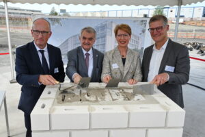 Das neue Polizeipräsidium Münster nimmt Form an. Nach Jahren der Planung soll der Millionenbau Ende 2029 fertig sein.