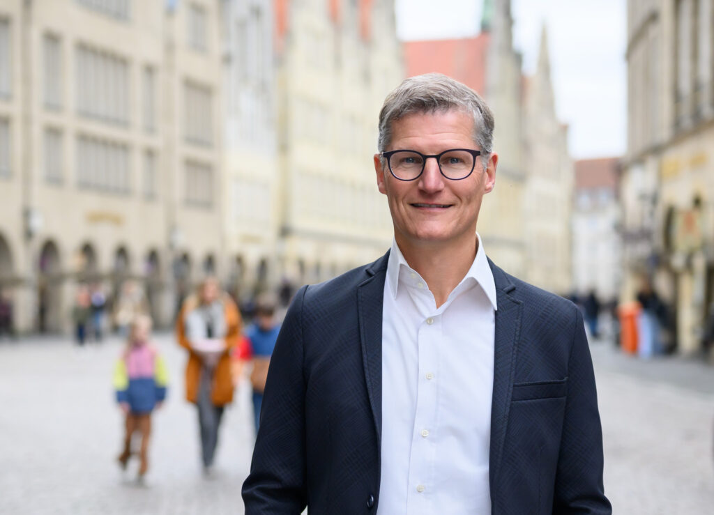 Jobgeschichten in der Stadtbücherei Münster: Oberbürgermeister Tilman Fuchs beantwortet am 14. Oktober die Fragen von Kindern.