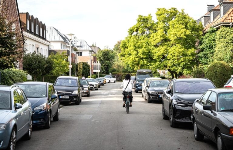 Bewohnerparken im Erphoviertel startet am 2. November: Ohne Ausweis dürfen Autofahrer nur noch zwei Stunden parken. Das gilt für Anwohner und Besucher.