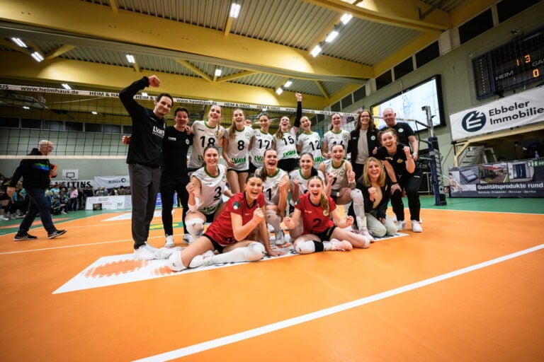 USC Münster gewinnt das Derby gegen Borken mit 3:0. Die 17-jährige Franziska Heil glänzt mit 15 Punkten und wird MVP.