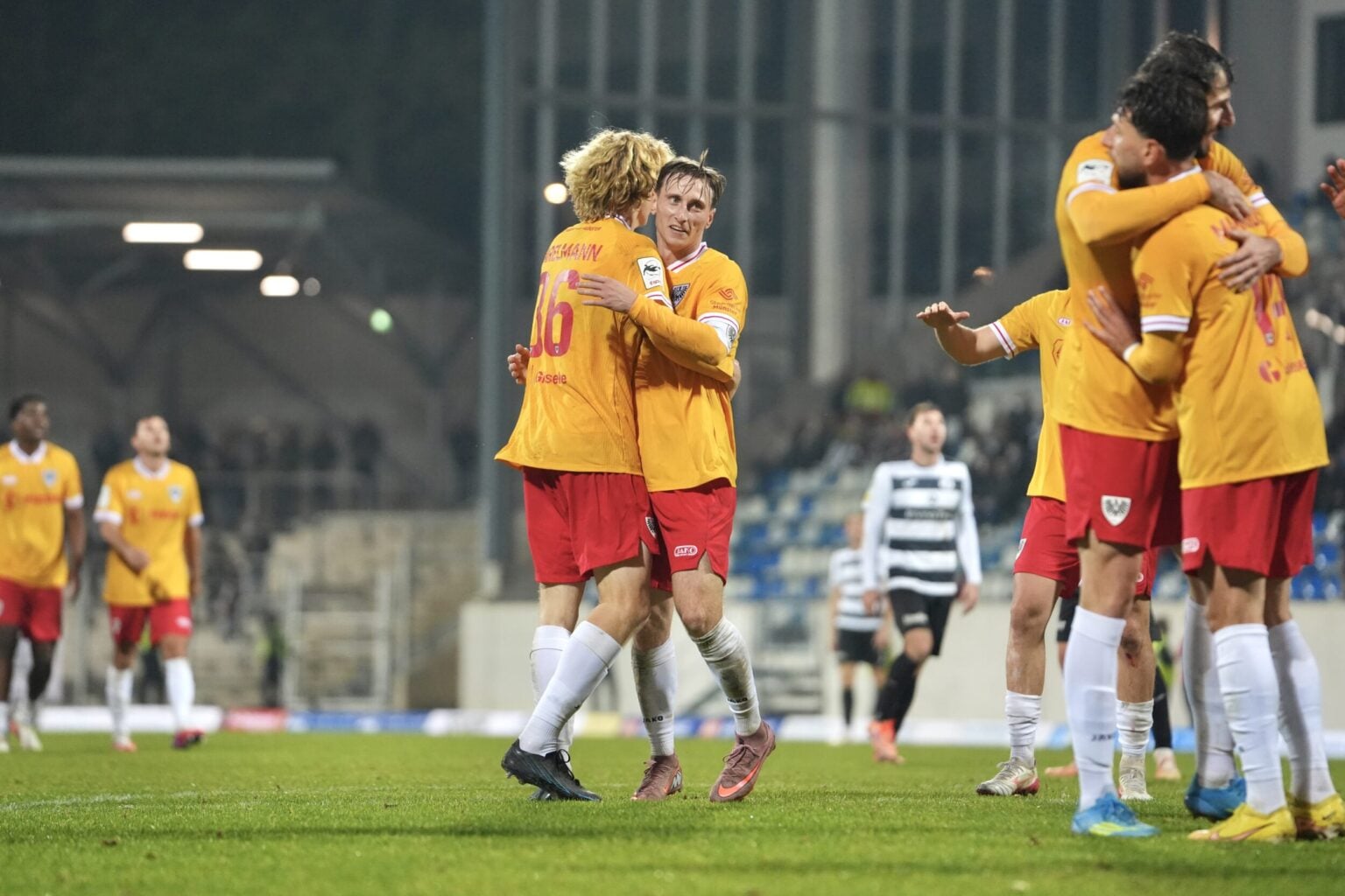Preußen Münster dreht gegen Wattenscheid einen 0:1-Rückstand und gewinnt 3:2. Im Viertelfinale des Westfalenpokals wartet der BSV Schüren.