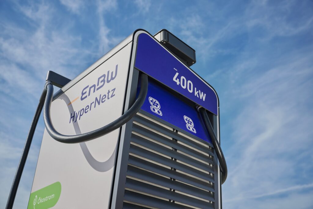 EnBW eröffnet in Münster einen neuen Schnellladestandort mit sechs Ladepunkten und bis zu 400 kW Ladeleistung – rund um die Uhr verfügbar.