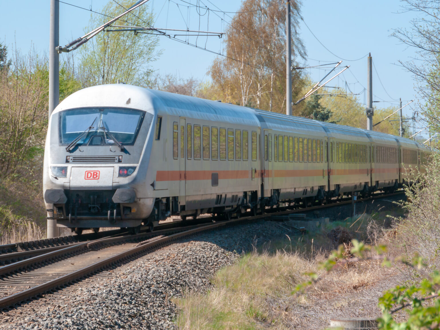 Münster verliert den IC nach Frankfurt. 2027 folgen lange Streckensperrungen, Zugausfälle und neue Verbindungen. Alle Änderungen im Überblick.