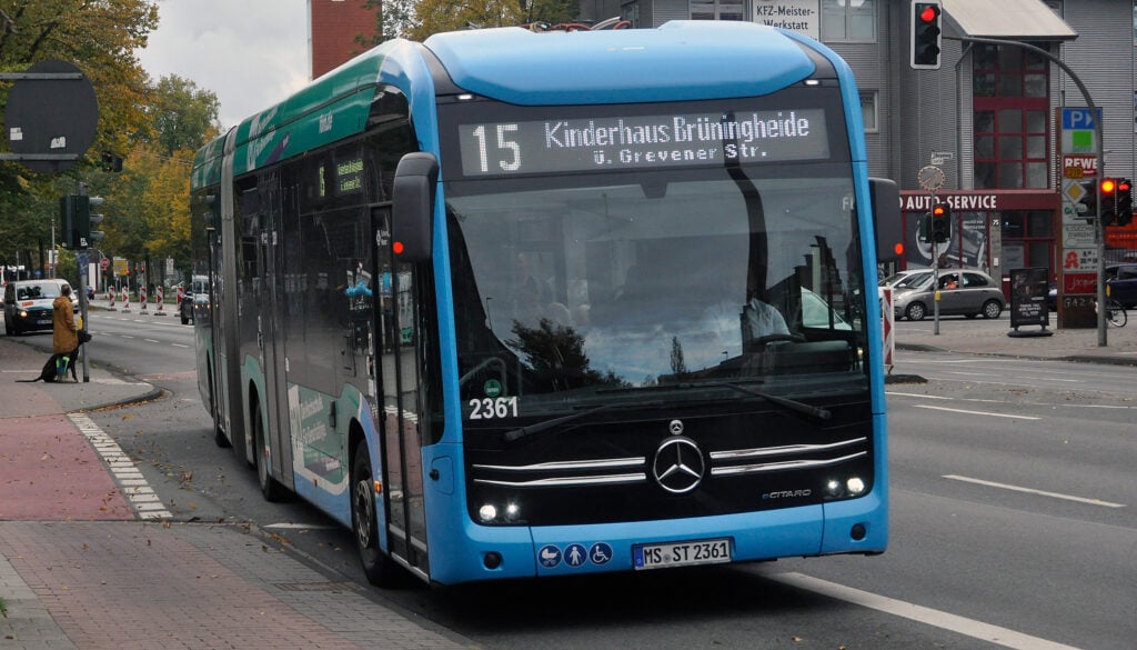 Münster liegt beim Fahrpreisvergleich vorn. Doch nicht alle Bustickets sind günstig. Welche Preise 2027 steigen und was sich für Fahrgäste ändert.