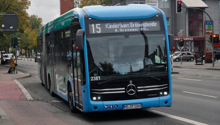 Münster liegt beim Fahrpreisvergleich vorn. Doch nicht alle Bustickets sind günstig. Welche Preise 2027 steigen und was sich für Fahrgäste ändert.
