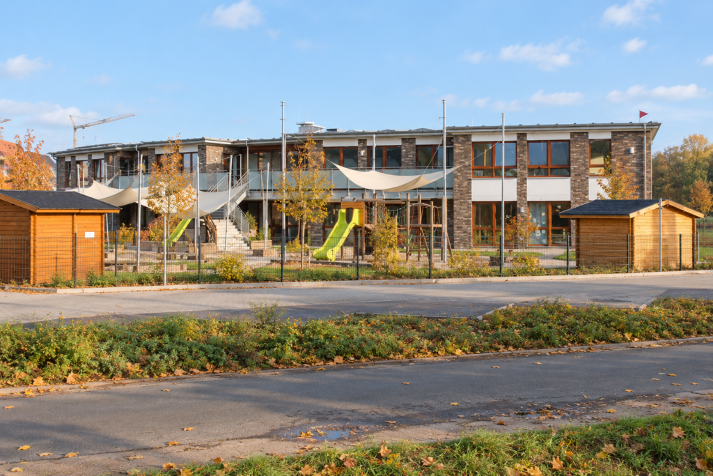 Die Kita Kinderland Overmannstraße in Greven soll 2027 schließen. Insgesamt werden perspektivisch 15 Kita-Gruppen nicht mehr benötigt. Weitere Standorte könnten folgen.
