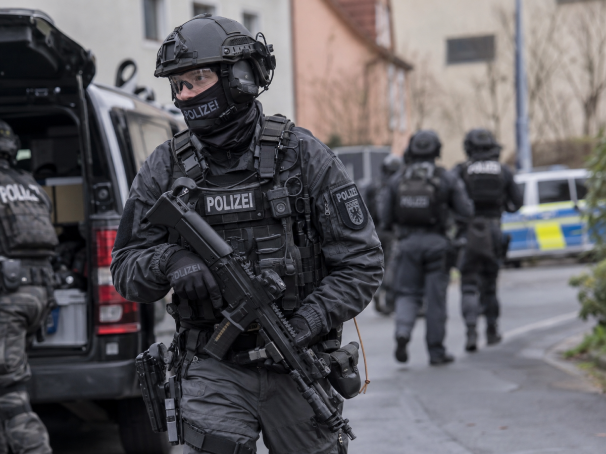 Nach einem SEK-Einsatz in Bocholt fordert eine Frau 290.000 Euro Schadensersatz. Der Fall beschäftigt das Landgericht Münster.