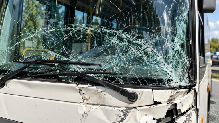 Ein 22-Jähriger steht nach einer Verfolgungsjagd mit einem gestohlenen Bus durchs Münsterland vor Gericht. Neue Details werden bekannt.