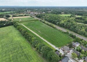 Streit um die Bahnbrücke am Boniburger Wald: Der NABU warnt vor erheblichen Folgen für Kiebitze, Fledermäuse und andere geschützte Tiere.